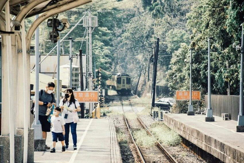 暢遊集集鐵道軸，跟著我們一起搭集集小火車遊南投~
